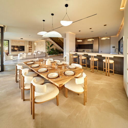 Salle à manger et cuisine ouverte