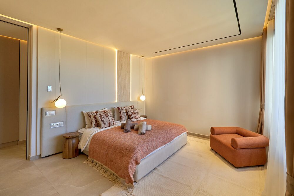 Suite aux tons terracotta et suspension