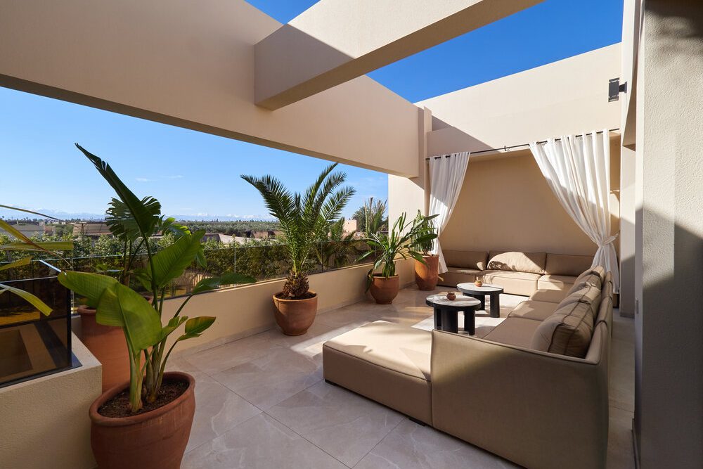 Terrasse privative avec salon et vue dégagée