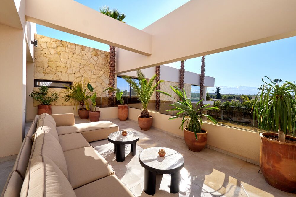 Terrasse aménagée avec salon et plantes