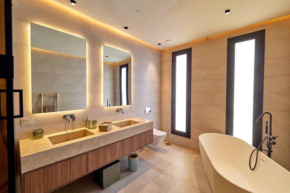 Salle de bains avec baignoire îlot