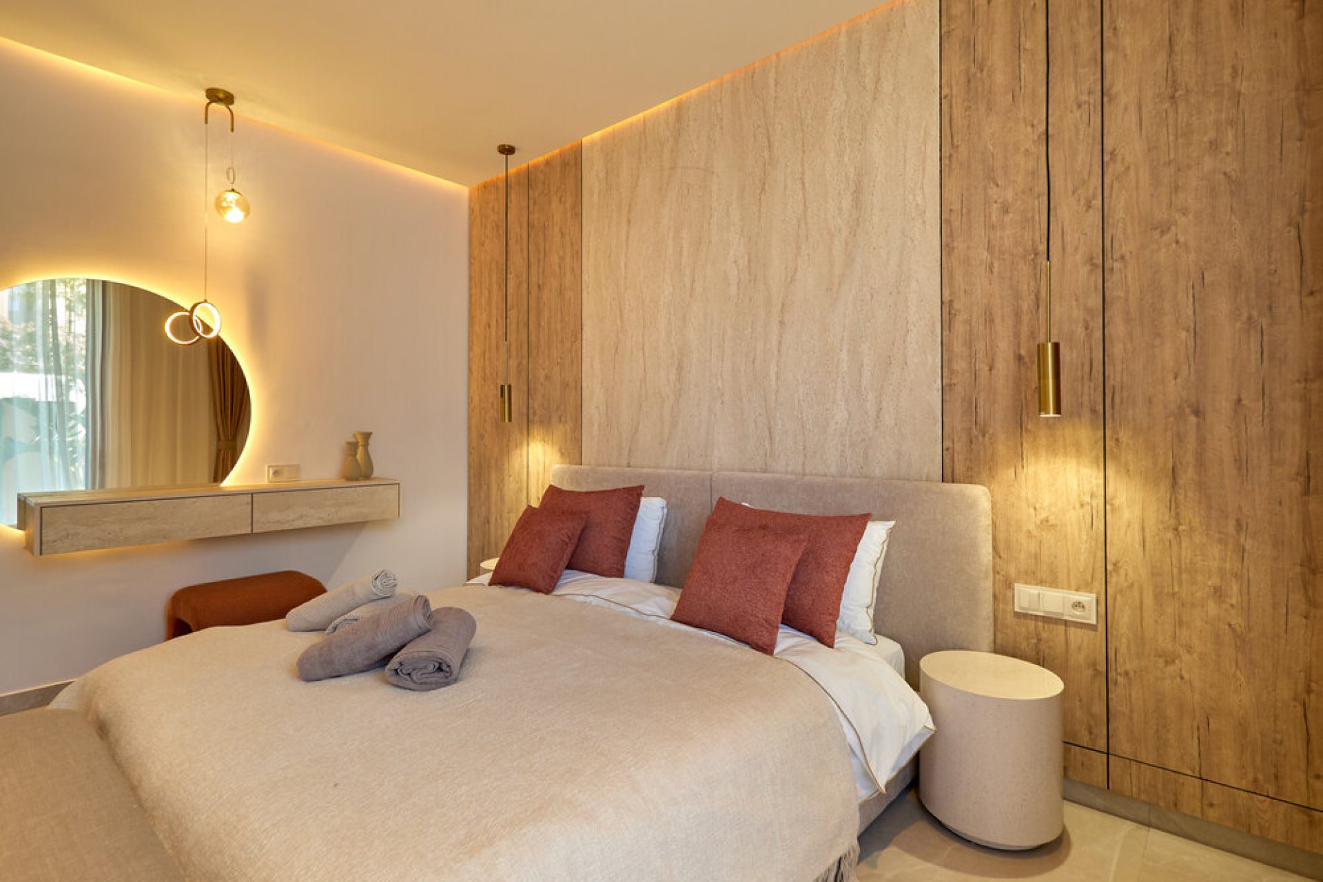 Suite avec miroir rond rétroéclairé